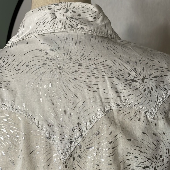 NWOT, women’s Roper Wear the west. 
Western Shirt., Size L - Picture 8 of 11